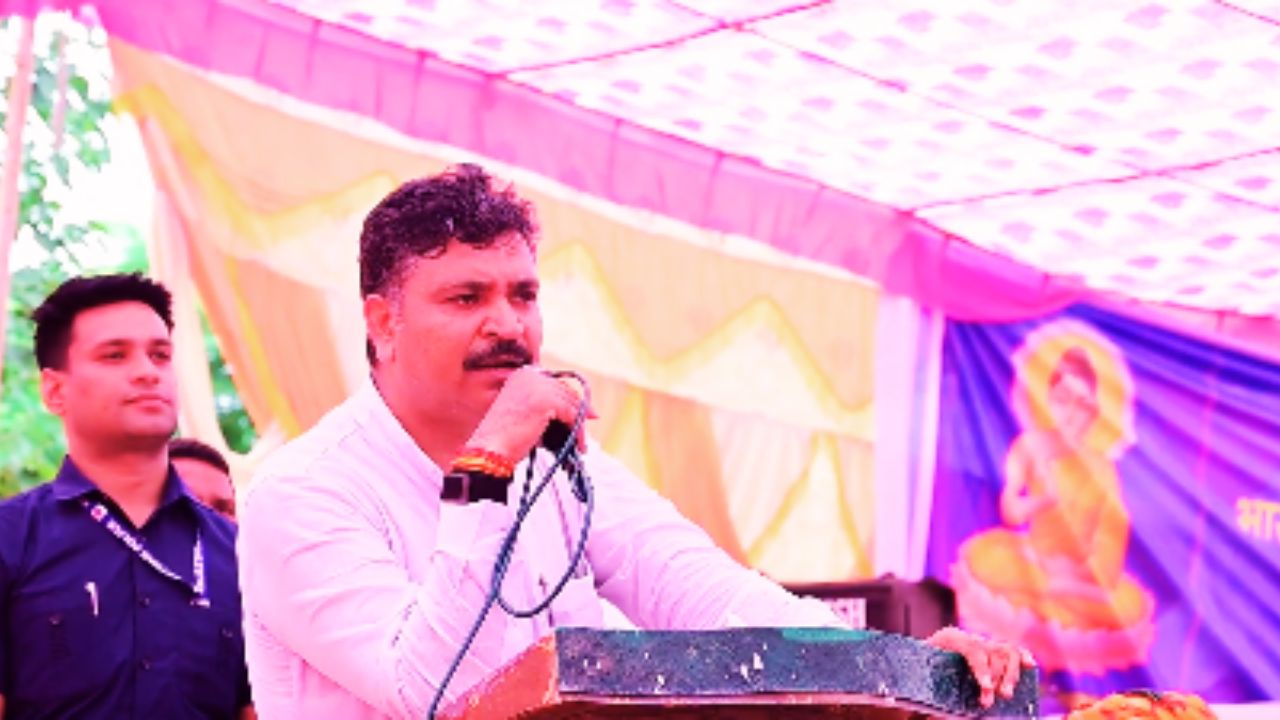 टीका राम जुली द्वारा X पोस्ट में अयोध्या मंदिर चंदे, बीजेपी, RSS और भ्रष्टाचार को लेकर लगाए गए राजनीतिक आरोप