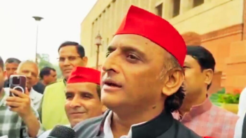 होम तीसरा पक्ष बांकीपुर उपचुनाव के नतीजों पर प्रतिक्रिया देते समाजवादी पार्टी प्रमुख अखिलेश यादव, पृष्ठभूमि में चुनाव परिणाम से जुड़ा ग्राफिक.
