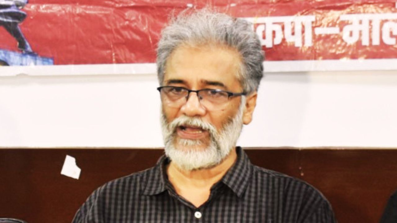 होम तीसरा पक्ष जहानाबाद और अरवल दौरे के दौरान पीड़ित परिवारों से मुलाकात करते भाकपा (माले) महासचिव दीपंकर भट्टाचार्य.