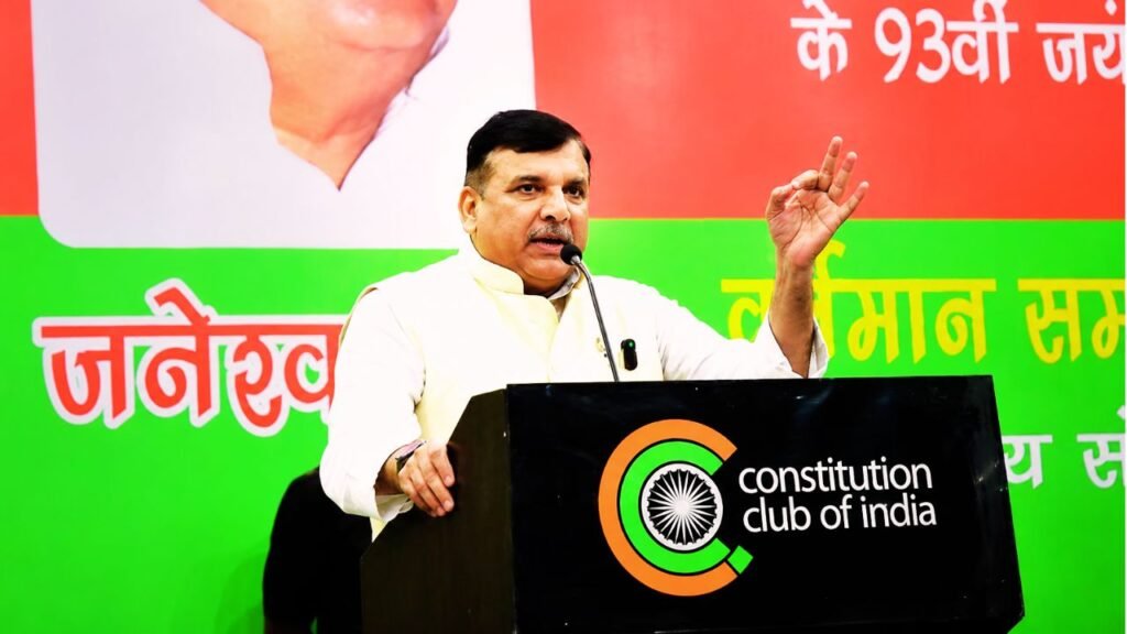 राज्यसभा सांसद संजय आज़ाद लोकतंत्र, जन-आंदोलन और संसद की भूमिका पर अपना वक्तव्य देते हुए.