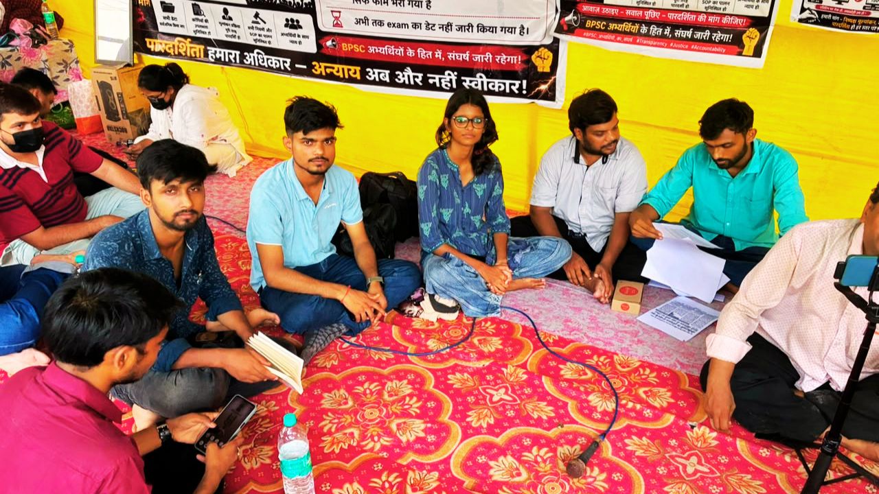 पटना में BPSC अभ्यर्थियों के अनिश्चितकालीन आंदोलन के समर्थन में आइसा नेता