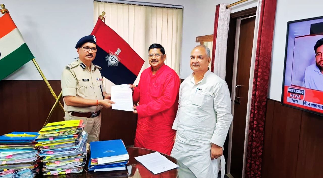 होम तीसरा पक्ष मिल्की मनिहारी में चंदेश्वर चौधरी के न्याय के लिए IG से मिले भाकपा माले सांसद सुदामा प्रसाद और विधायक अरुण सिंह