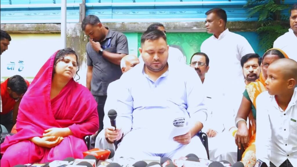 तेजस्वी यादव जमुई घटना और बिहार की कानून व्यवस्था पर संवाददाता सम्मेलन में बोलते हुए
