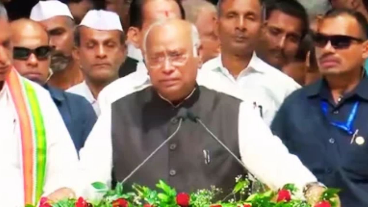 CEC चयन विवाद पर खड़गे का हमला, मोदी सरकार पर उठाए सवाल