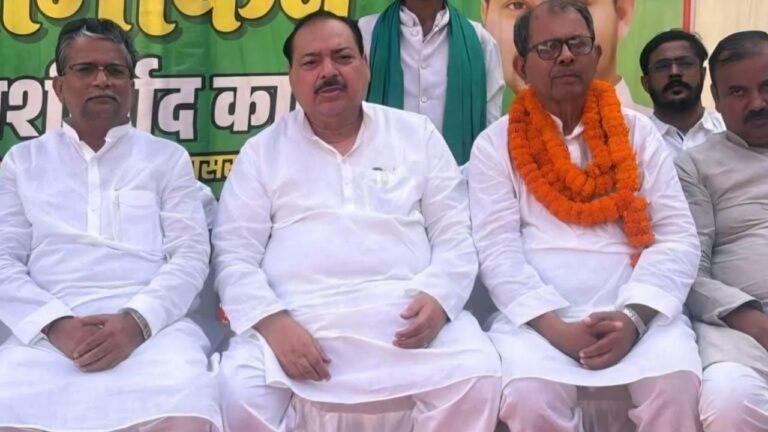 बिहार विधान परिषद के दरभंगा शिक्षक निर्वाचन क्षेत्र से कुमर राऊत ने किया समर्थन का दावा दरभंगा शिक्षक निर्वाचन क्षेत्र के राजद समर्थित प्रत्याशी कुमर राऊत का जनसंपर्क अभियान