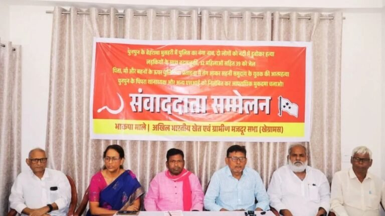 बेहरावां मुसहर बस्ती में पुलिस कार्रवाई की जांच और गिरफ्तार महिलाओं की रिहाई की मांग करते भाकपा-माले एवं खेग्रामस के नेता