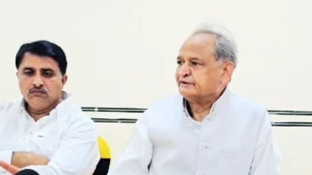 अशोक गहलोत का राजस्थान पंचायत चुनाव और वार्ड परिसीमन को लेकर भाजपा पर हमला
