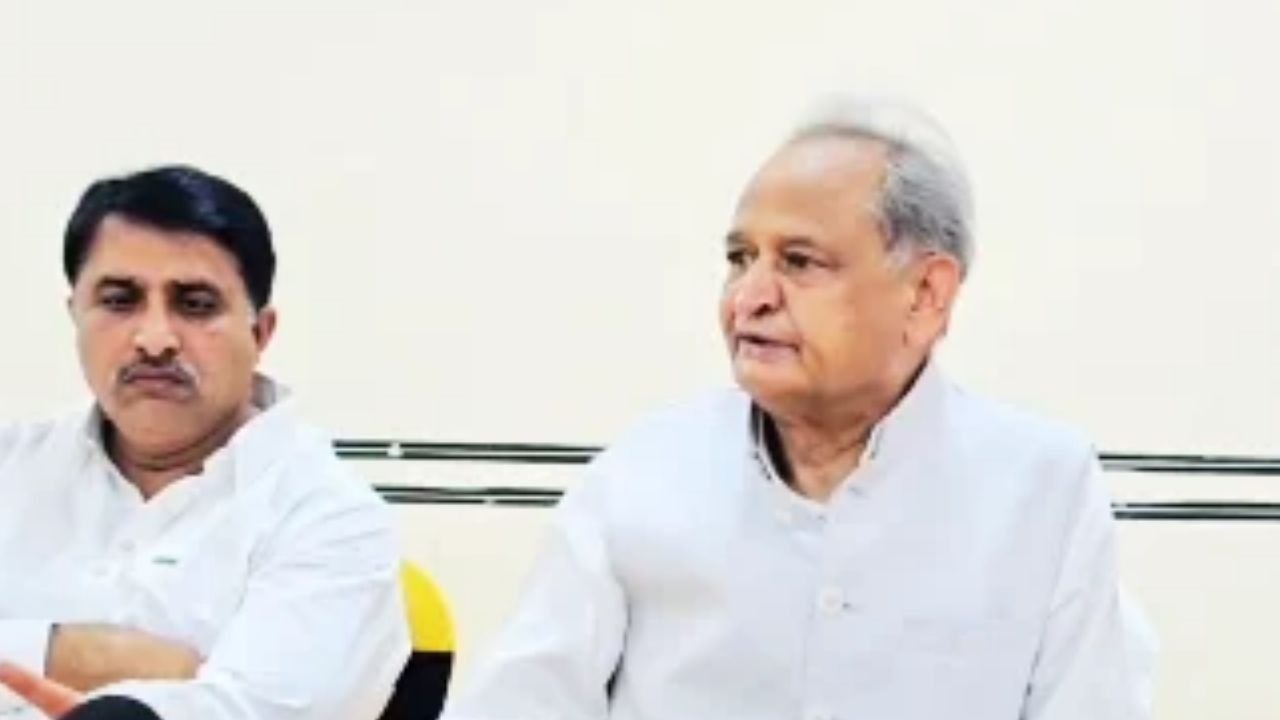 अशोक गहलोत का राजस्थान पंचायत चुनाव और वार्ड परिसीमन को लेकर भाजपा पर हमला